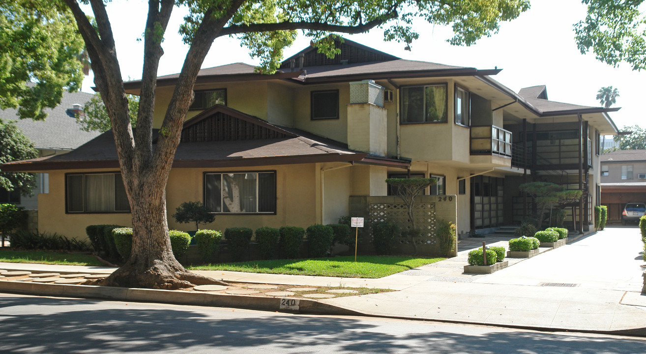 240 Oakland Ave in Pasadena, CA - Foto de edificio