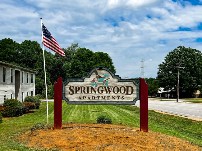 Springwood Apartments in Greenville, SC - Foto de edificio - Building Photo