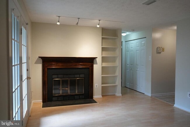 18704 Caledonia Ct in Germantown, MD - Building Photo - Building Photo