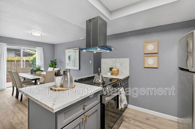 6120 Westview Way in Sacramento, CA - Building Photo - Building Photo