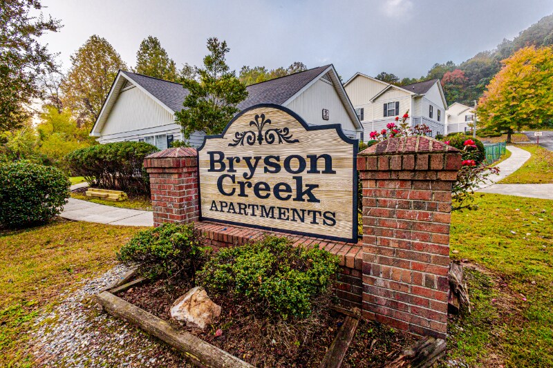 585 Franklin Grove Church Rd-Unit -1H in Bryson City, NC - Building Photo