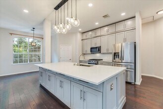 5712 Janabyrd Ln in Austin, TX - Building Photo - Building Photo