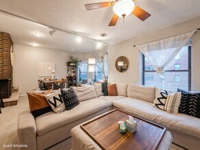 1038 W Byron St in Chicago, IL - Building Photo - Building Photo