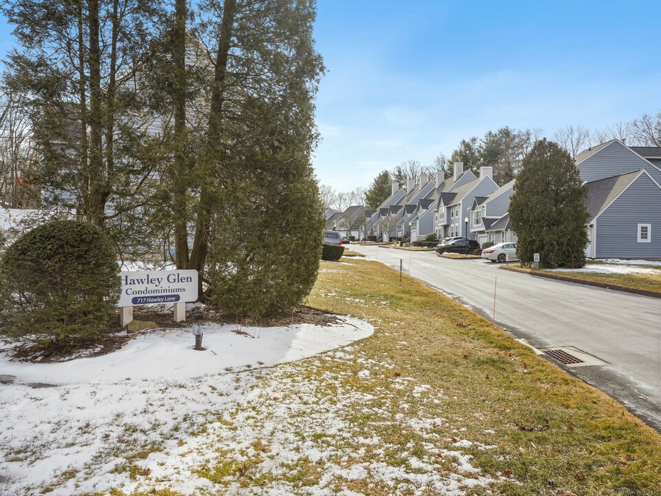 3 Hawley Glen in Stratford, CT - Building Photo