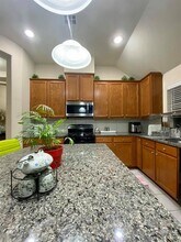 21494 Kings Bend Dr in Kingwood, TX - Foto de edificio - Building Photo