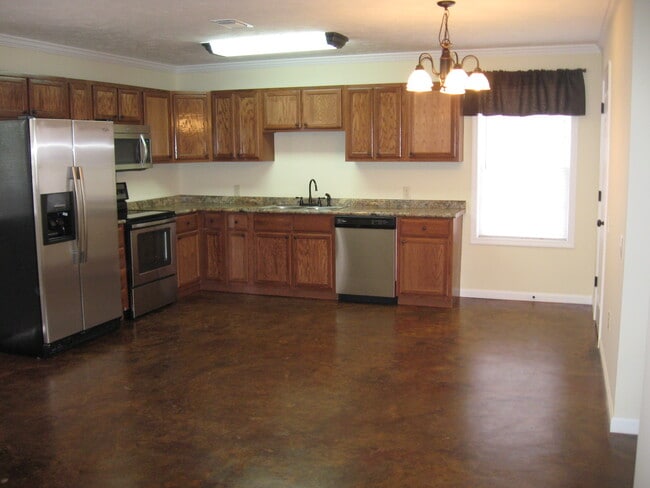 1030 Sun Creek Rd in Starkville, MS - Building Photo - Building Photo