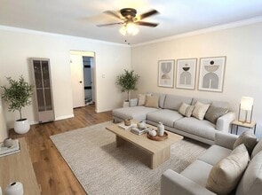 Bungalows in Los Angeles, CA - Building Photo - Building Photo