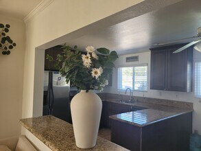 639 Calle Tulipan in Thousand Oaks, CA - Foto de edificio - Building Photo