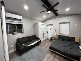 181 20th Ave N, Unit Alley in St. Petersburg, FL - Building Photo