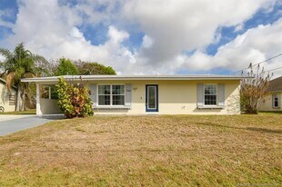 1365 SW Gastador Ave in Port St. Lucie, FL - Building Photo