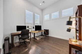 2308 Berkleys Brook Dr in Bee Cave, TX - Foto de edificio - Building Photo