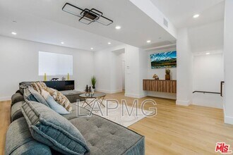 4637 Laurel Canyon Blvd in Los Angeles, CA - Building Photo - Building Photo