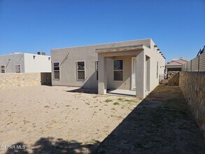 545 Oilfield Dr in Horizon City, TX - Building Photo - Building Photo