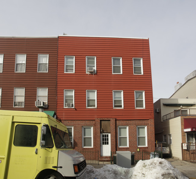 221 Calyer St in Brooklyn, NY - Building Photo - Building Photo