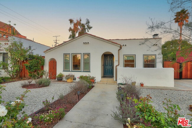 752 N Las Palmas Ave in Los Angeles, CA - Building Photo - Building Photo