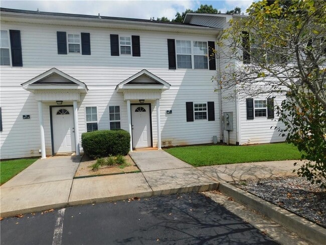 property at 92 Mountain View Trail E
