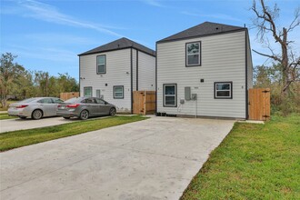 9405 Madera Rd, Unit B in Houston, TX - Building Photo - Building Photo