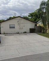 2104 Dock St in West Palm Beach, FL - Building Photo