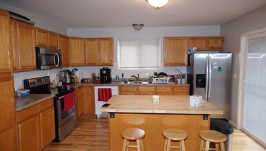2702 Homestead Rd in Madison, WI - Foto de edificio - Building Photo