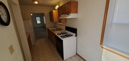 949 Kern St in Waterloo, IA - Building Photo - Building Photo
