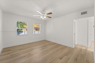 255 Beacom Blvd-Unit -255 in Miami, FL - Building Photo - Building Photo
