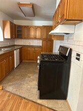 44330 Glenraven Rd in Lancaster, CA - Building Photo - Building Photo