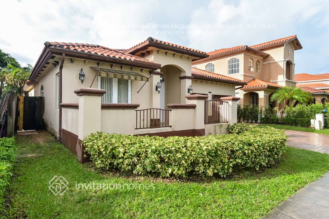 15326 SW 23rd St in Miami, FL - Building Photo