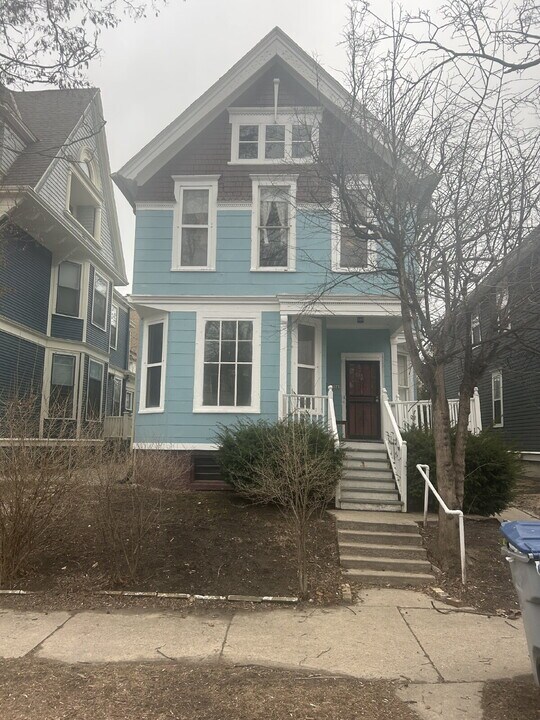 1942 N 2nd St in Milwaukee, WI - Building Photo