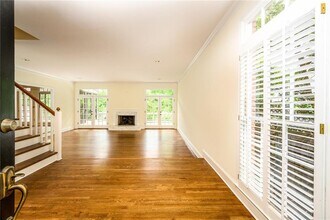 1034 St James Crossing in Atlanta, GA - Building Photo - Building Photo