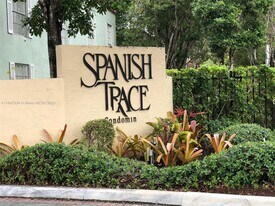 10740 N Kendall Dr in Miami, FL - Building Photo