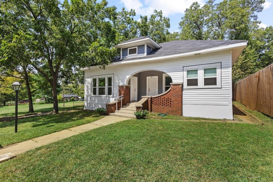 421 W Morton St in Denison, TX - Foto de edificio