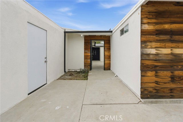 20547 Kittridge St in Los Angeles, CA - Building Photo - Building Photo