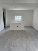1058 Bell Blvd S in Lehigh Acres, FL - Foto de edificio - Building Photo
