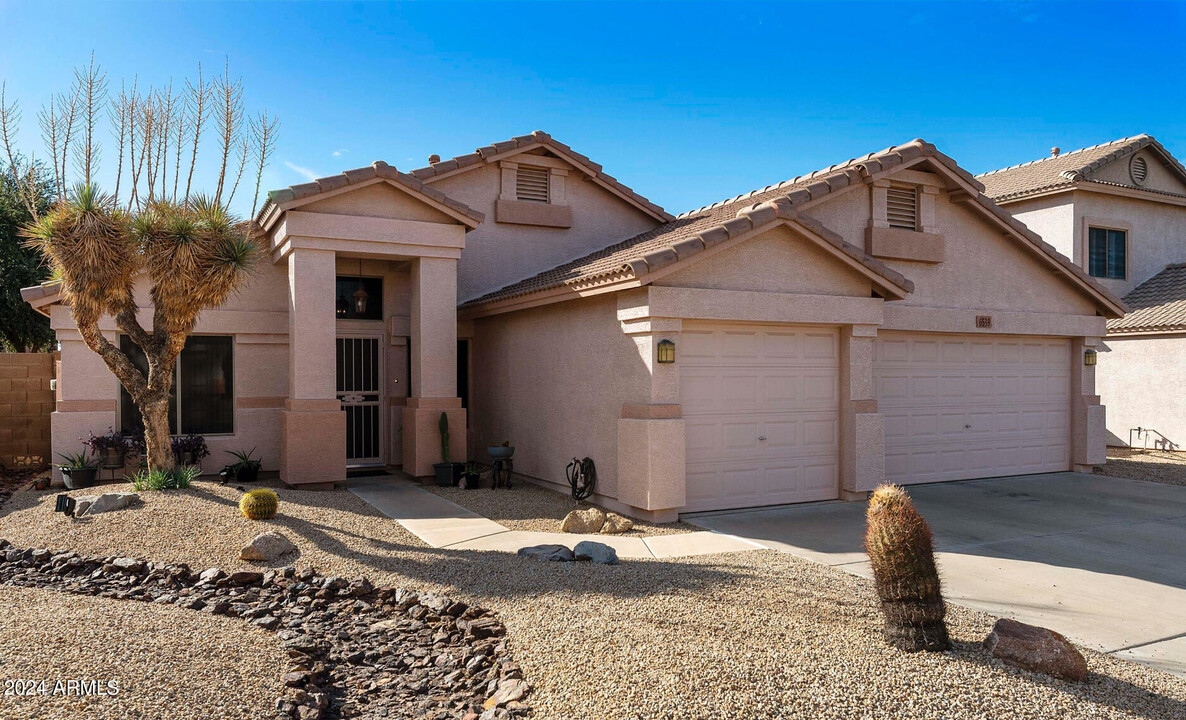6539 W Briles Rd in Phoenix, AZ - Foto de edificio