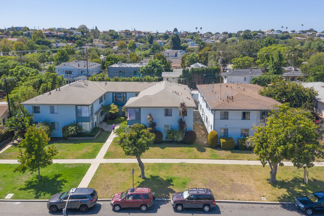 3201 S Barrington Ave in Los Angeles, CA - Foto de edificio - Building Photo