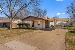 204 Phillips Rd in McGregor, TX - Building Photo
