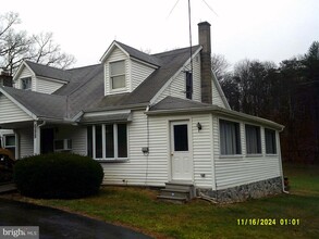 699 Buckwheat Rd in Millerstown, PA - Foto de edificio - Building Photo