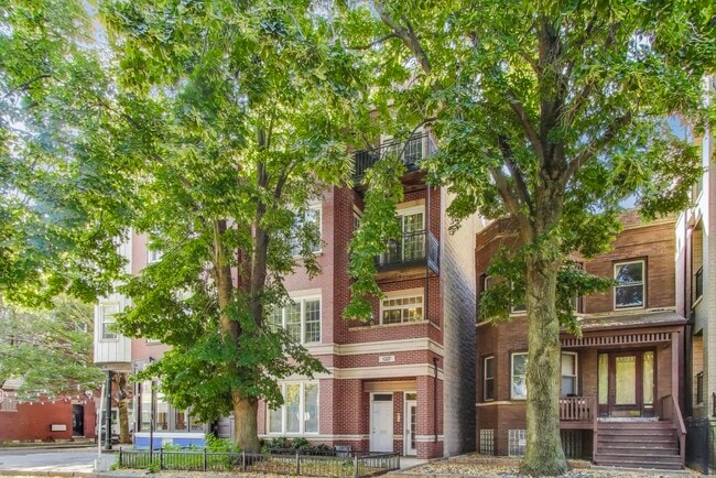 property at 1337 W Wrightwood Ave