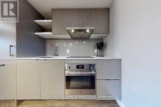 88 Harbour St in Toronto, ON - Building Photo - Building Photo