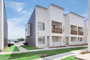 112 Gadwall Dr in Youngsville, LA - Building Photo