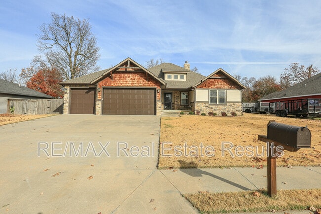1000 Peak St in Cave Springs, AR - Building Photo - Building Photo
