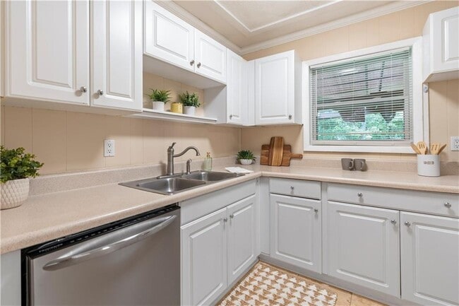 4652 Patrick Dr in Kennesaw, GA - Building Photo - Building Photo