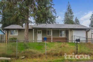 17417 11th Ave Ct E in Spanaway, WA - Building Photo