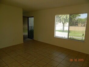 1147 Clark St in Riverside, CA - Foto de edificio - Building Photo