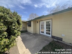 7521 Valley Oak in Live Oak, TX - Foto de edificio - Building Photo