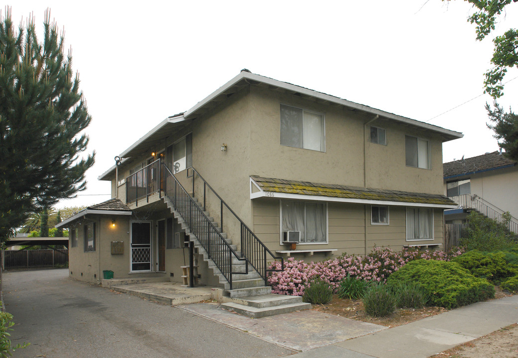 1086 W Hamilton Ave in Campbell, CA - Foto de edificio