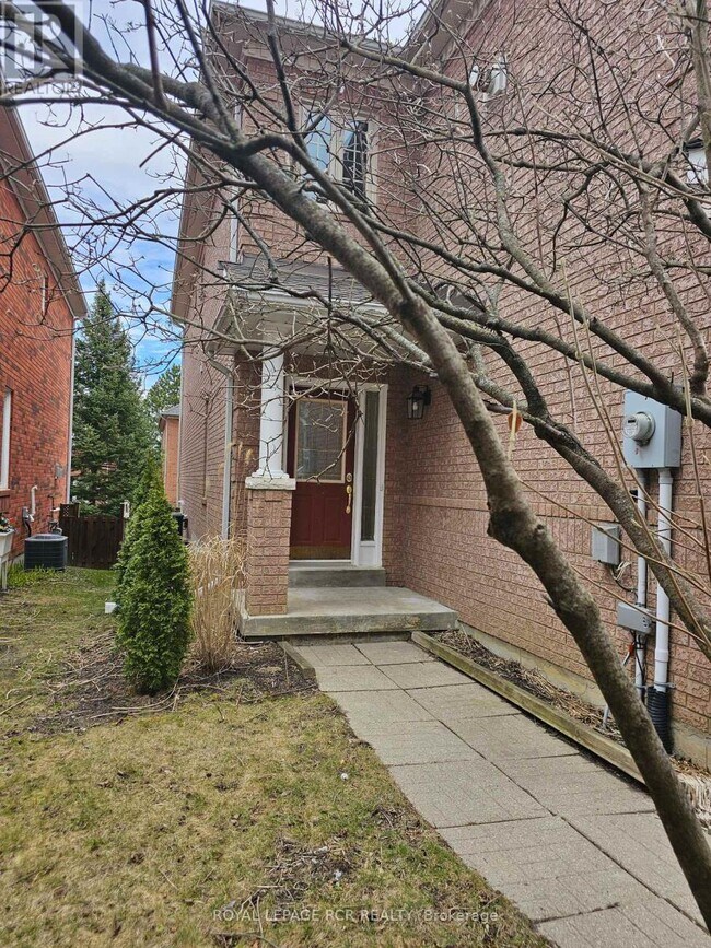 241 Denise Cir in Newmarket, ON - Building Photo - Building Photo