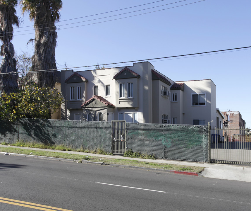 137 S Virgil Ave in Los Angeles, CA - Building Photo