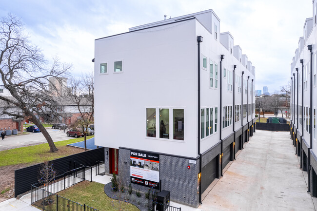 2015 California Dr in Dallas, TX - Foto de edificio - Building Photo