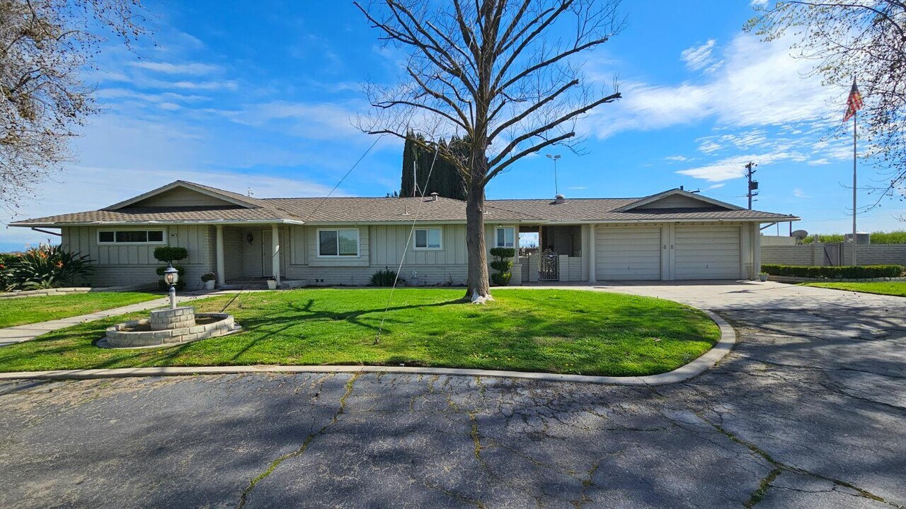 7686 S Temperance Ave in Fowler, CA - Building Photo